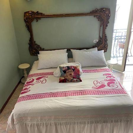 Casa Gioia, Tra Palazzo Reale,Lungomare E Monte Echia Apartment Naples Luaran gambar