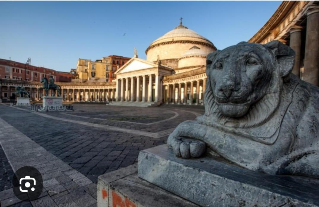 Casa Gioia, Tra Palazzo Reale,Lungomare E Monte Echia Apartment Naples Luaran gambar